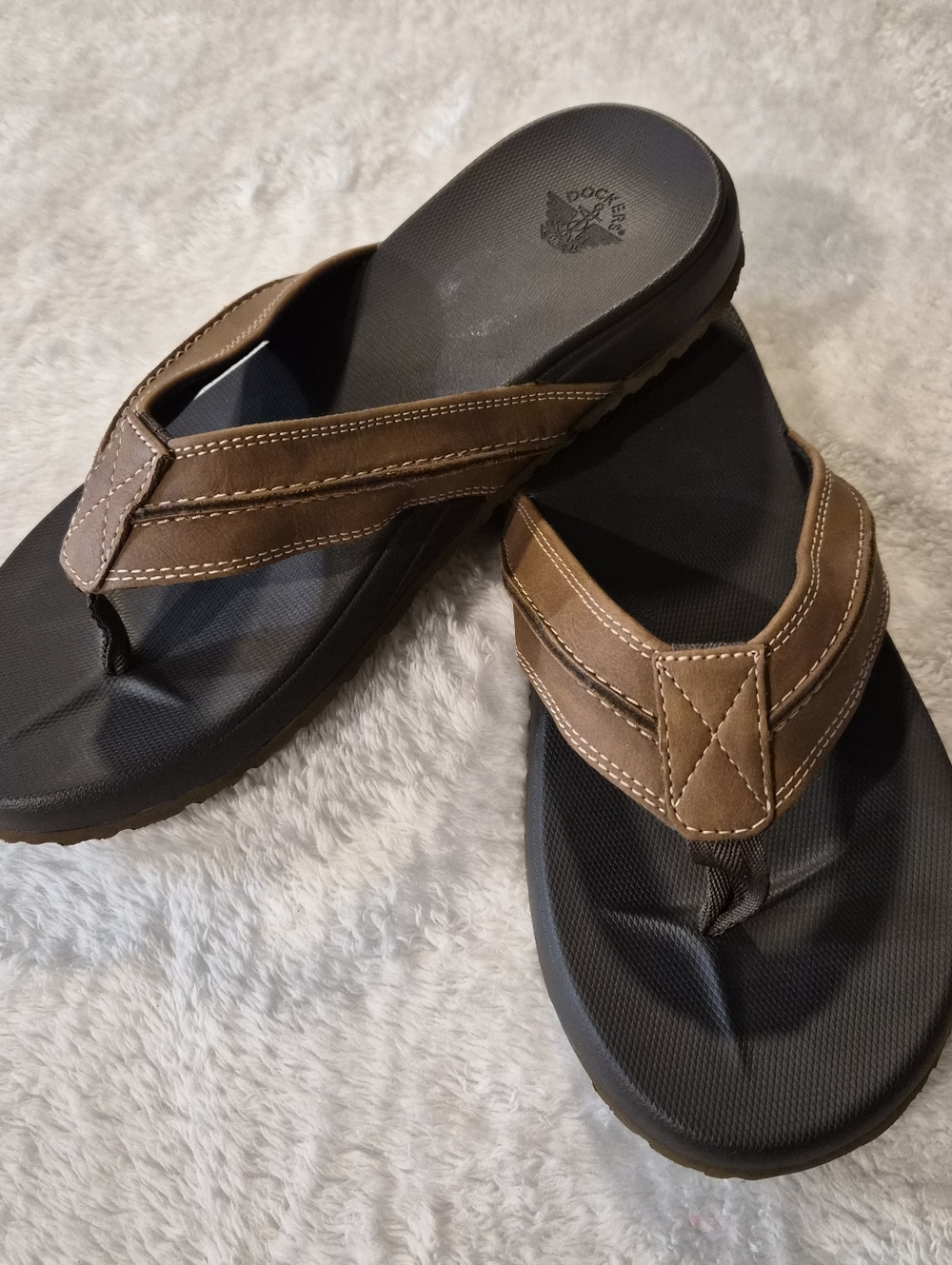 Dockers Men’s Brown Leather-Style Flip Flop Sandals NWOT Size 8